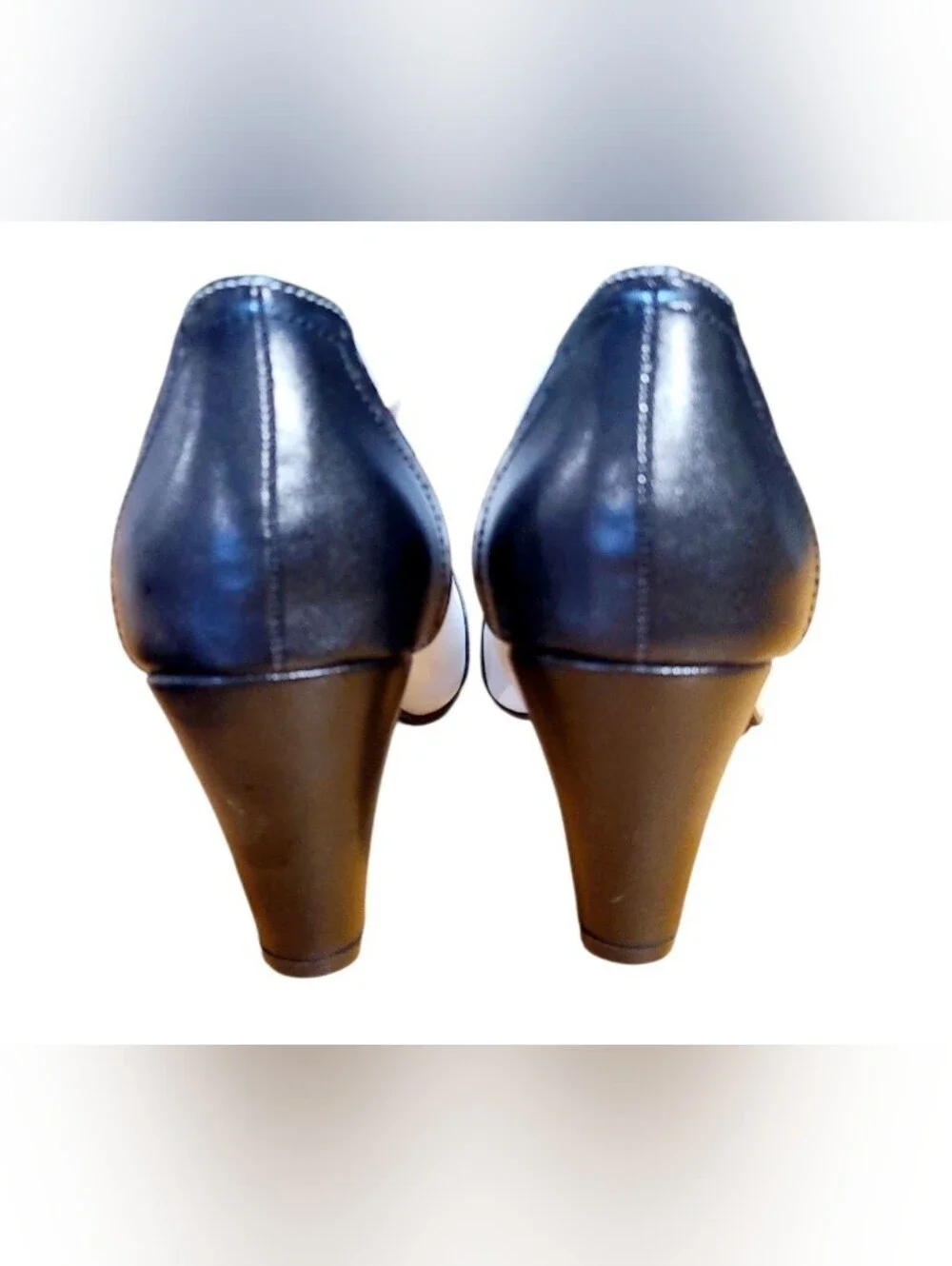 Black & White Vintage Style Pump Highheels. New without box.